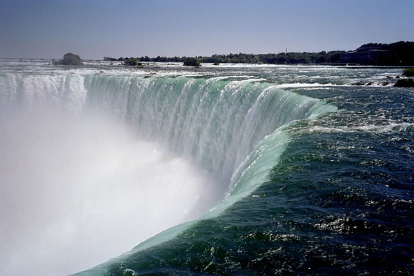water flows over Horseshoe Falls